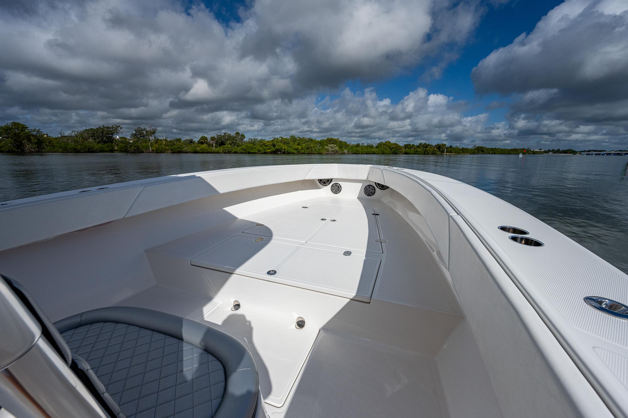 Used 2005 Venture 39 Open