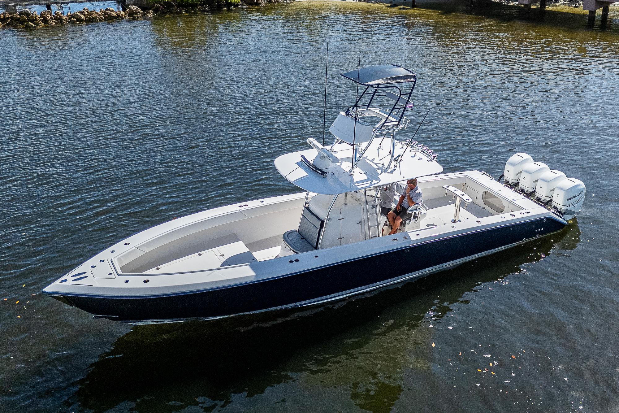 Used 2005 Venture 39 Open