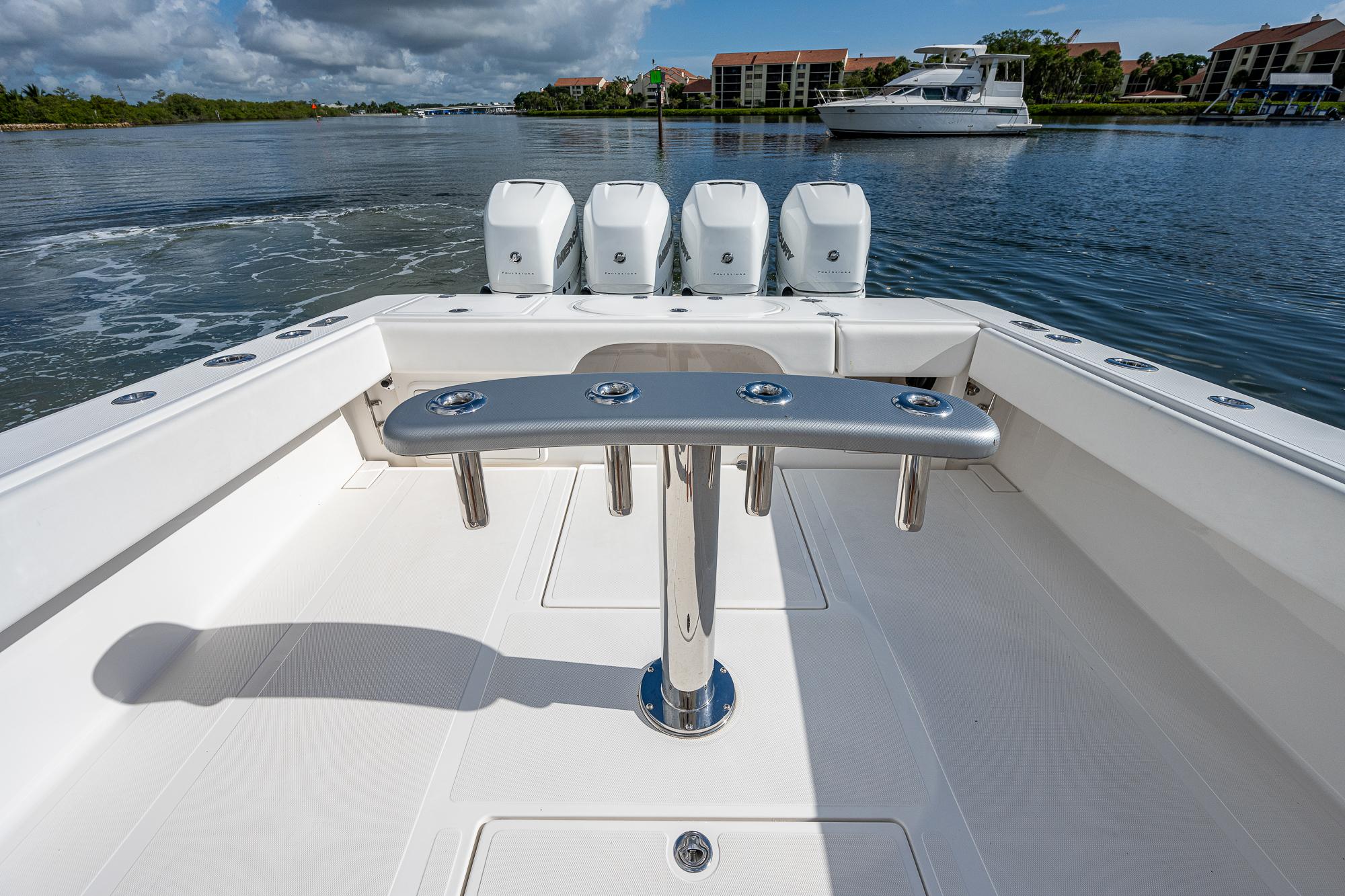 Used 2005 Venture 39 Open