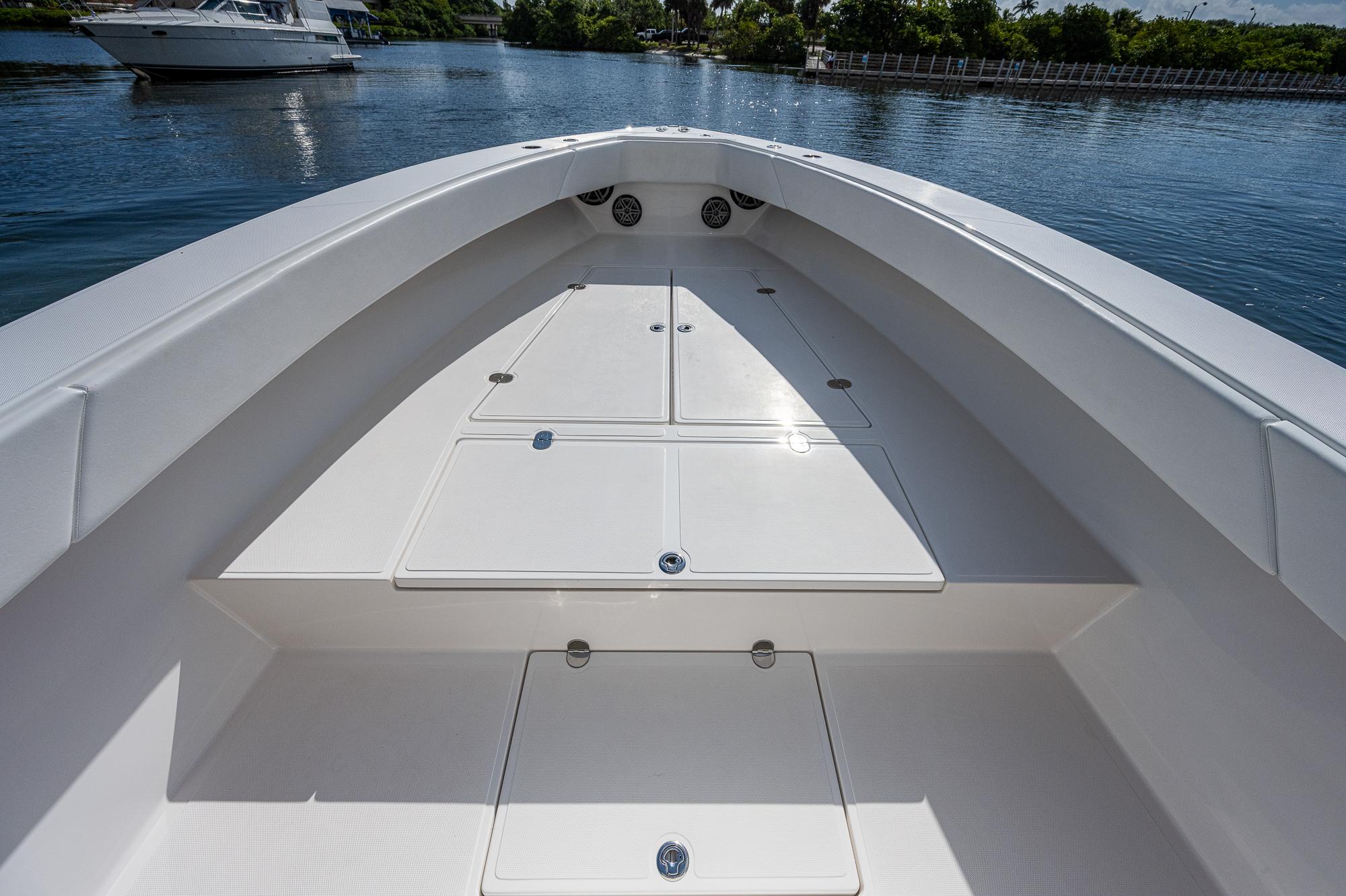 Used 2005 Venture 39 Open