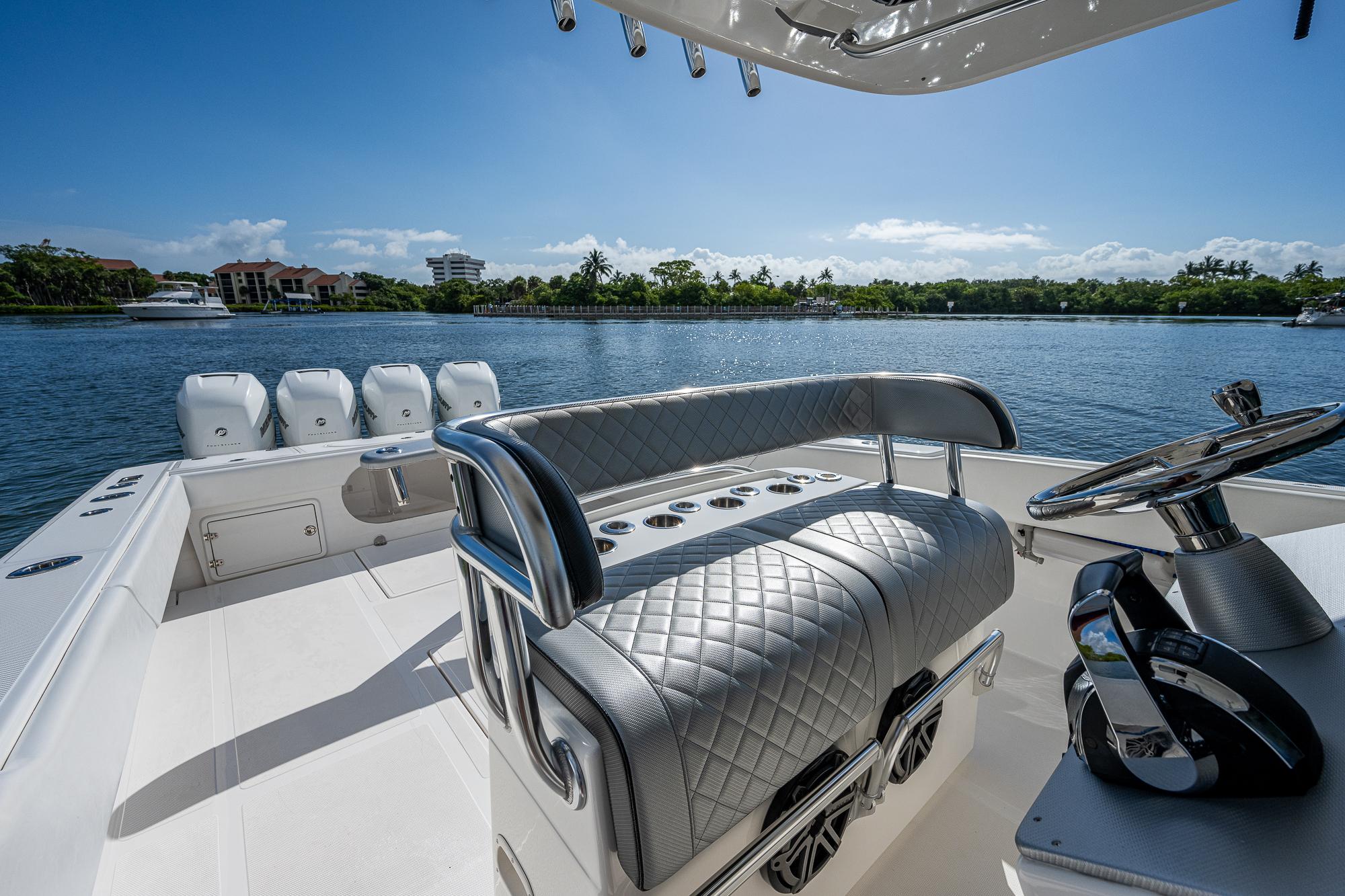 Used 2005 Venture 39 Open