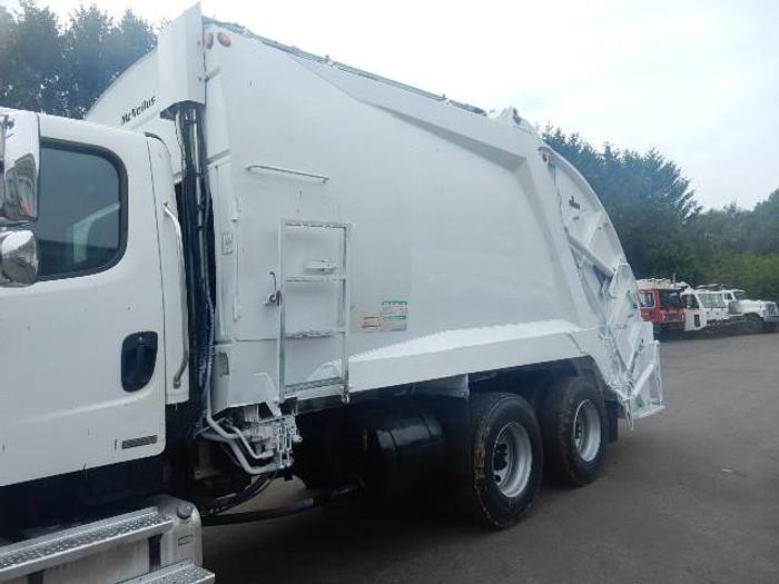 Used 2009 Freightliner M2-106