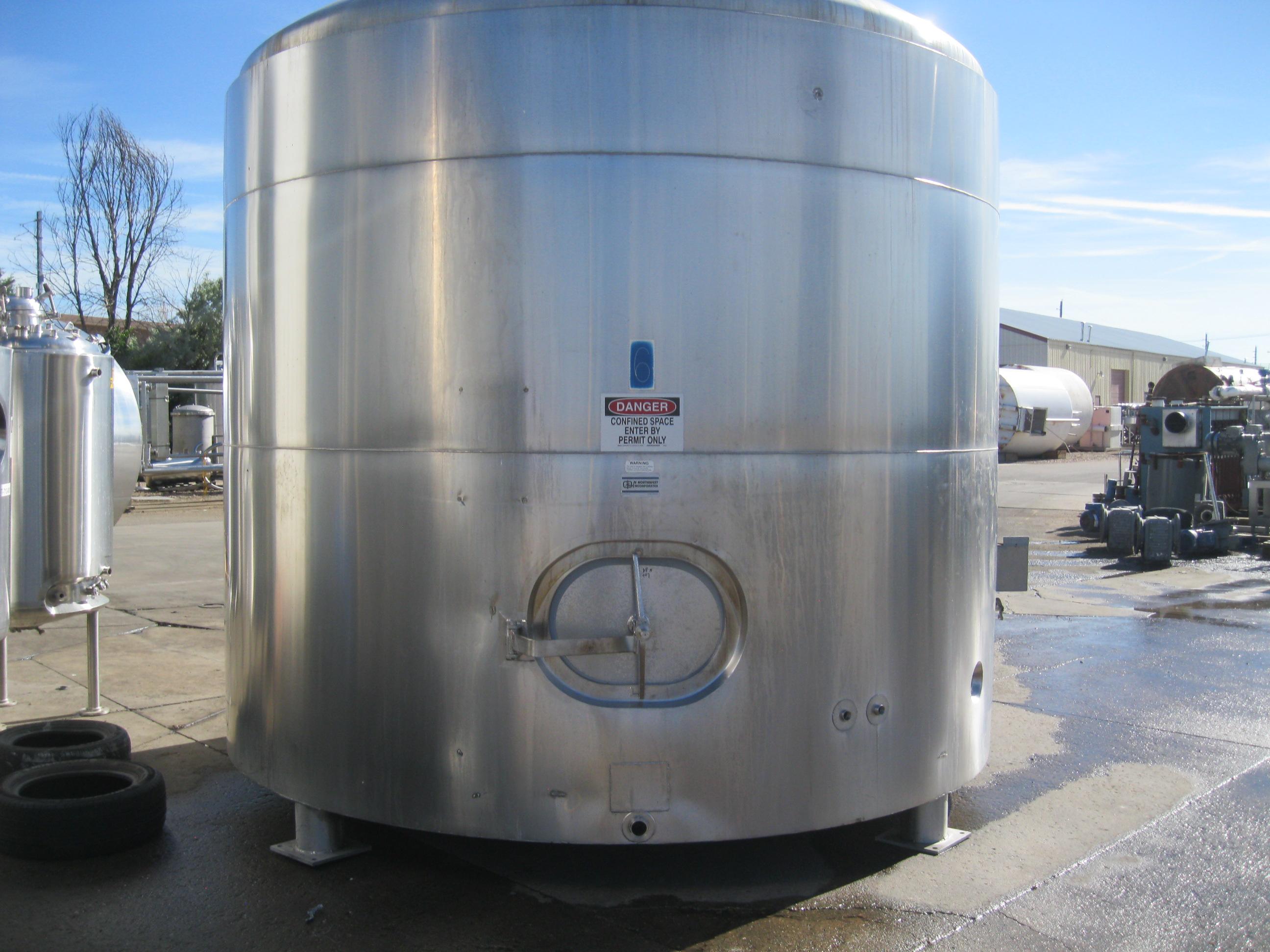Usado 5000 GALLON STORAGE TANK