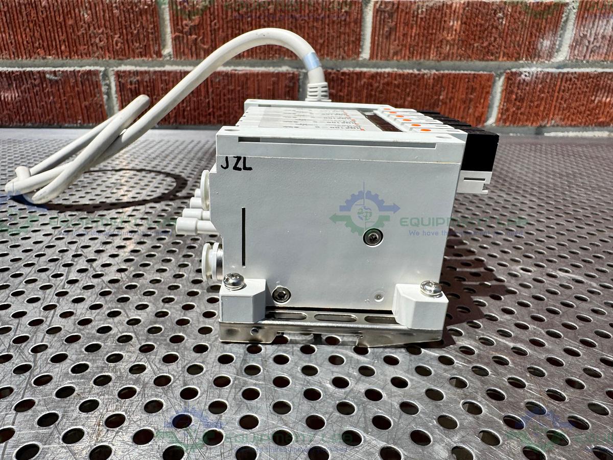 Used Lot of 6 - SMC VQ2100-5 Solenoid Valve Manifold 0.1-0.7 MPa