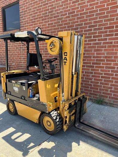 Used Caterpillar 5000# Electric Sit Down Forklift M50BLP / 495R Cushion Tires 120"