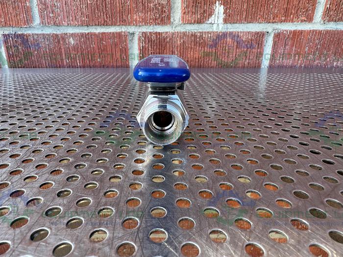 Used Superlok SBV210-S12-PE-BH Stainless Steel Ball Valve 1000 PSI w/ 3/4" Fitting