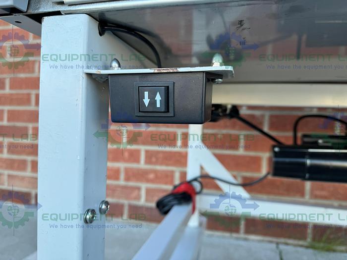 Used Labconco 3780101 Logic Biosafety Cabinet 4 Ft Class II Type A2 w/ Hydraulic Legs