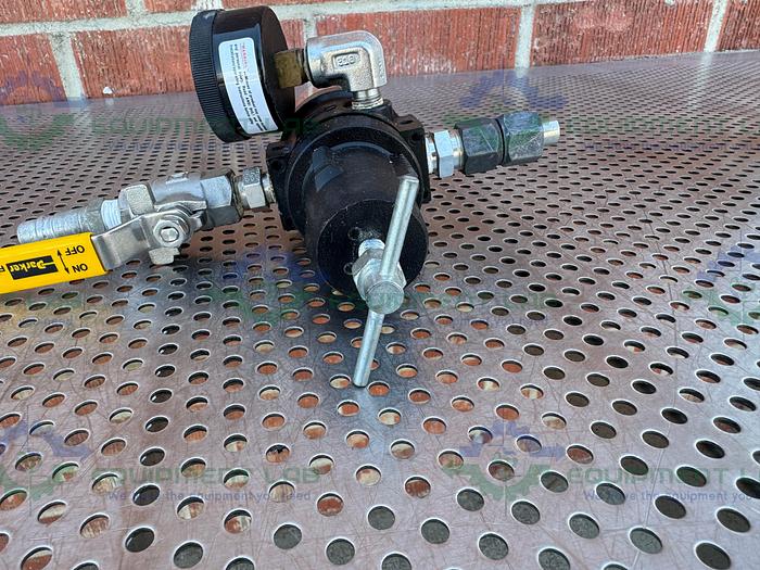 Used Parker 06E21A13AA Pneumatic Filter Regulator w/ Gauge 0-160PSI, Valve
