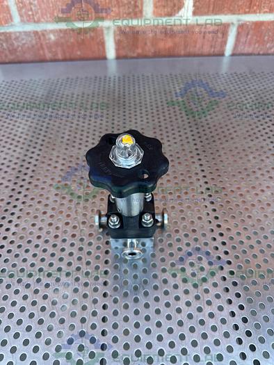 Used ITT Pure Flo .5-316L- RA20MAX-CWP150 Diaphragm Valve w/ 1/2" Sanitary Fitting