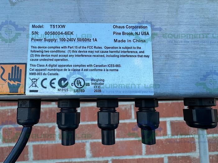 Used Ohaus Defender  5000 Series Xtreme W 500 Lbs SS Scale w/ 24" x 24" Platform