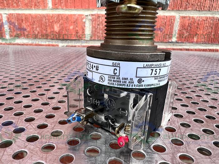 Used Allen-Bradley  800H-QPT24 Series C Illuminated Push Button Switch 24V