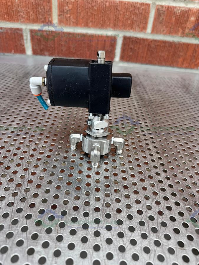 Used Whitey/Swagelok 131 DA Pneumatic Double Acting Actuator w/ SS-43YF2-125 Valve