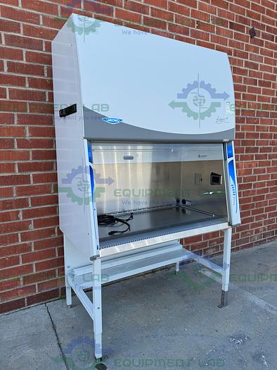Used Labconco 302419101 Logic Plus Series Biosafety Cabinet 4 Ft Class II Type A2