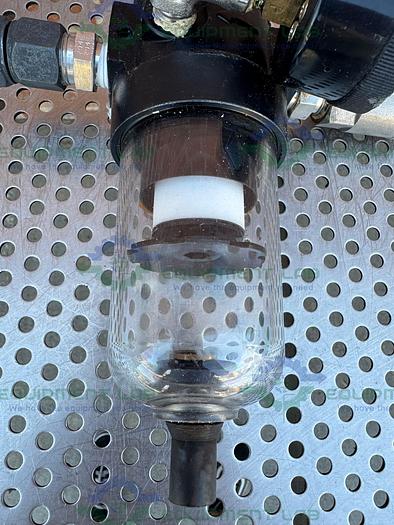 Used Parker 06E21A13AA Pneumatic Filter Regulator w/ Gauge 0-160PSI, Valve