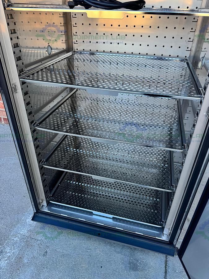 Used Caron 7001-33-1 Reach In Refrigerated Incubator  5 to +70°C, 33 Cu, Ft, 115 V