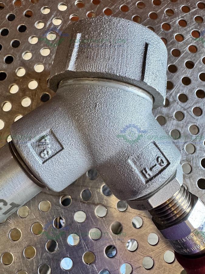 Used Dwyer FlotechT V6EPS-S-D-1-S Flow Switch W/ Crouse Minds LBY25 SA Elbow