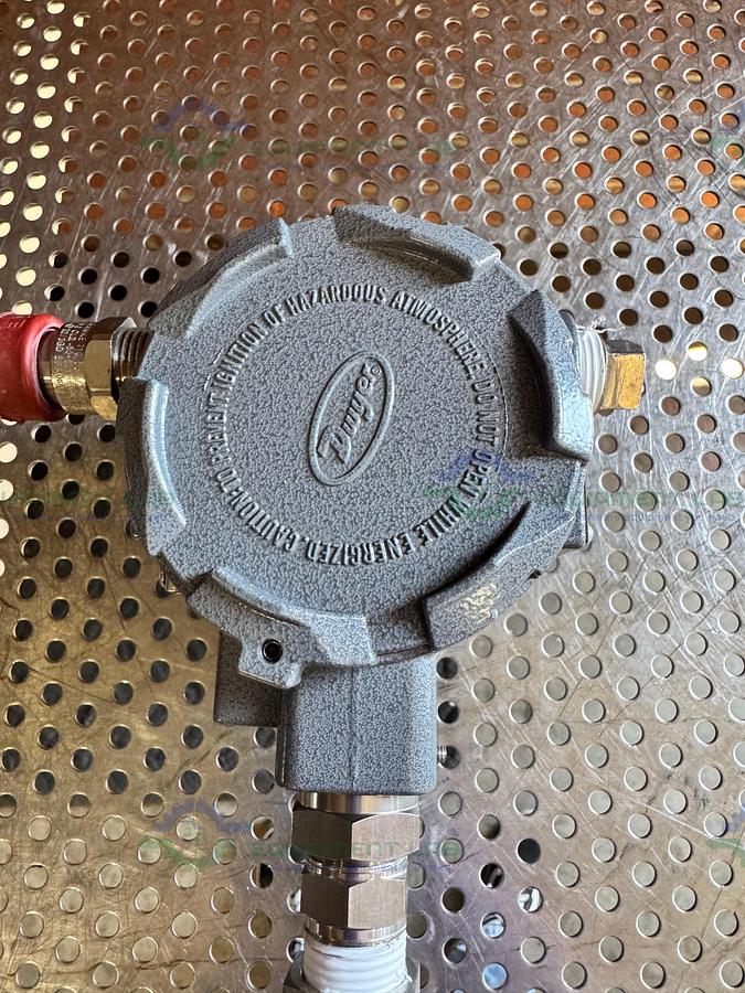 Used Dwyer TTE-104-W Temperature Transmitter 10-35 VDC