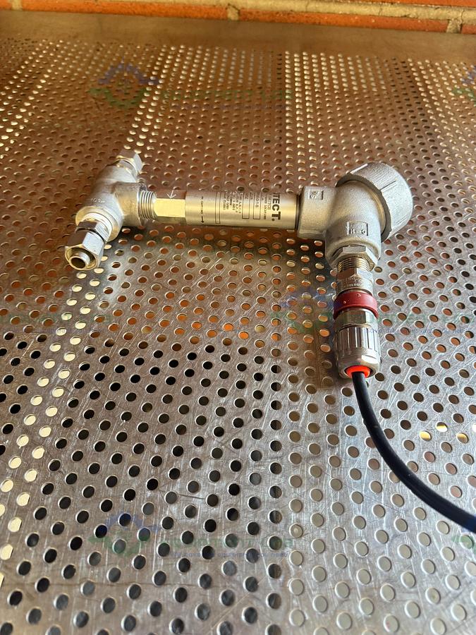 Used Dwyer FlotechT V6EPS-S-D-1-S Flow Switch W/ Crouse Minds LBY25 SA Elbow