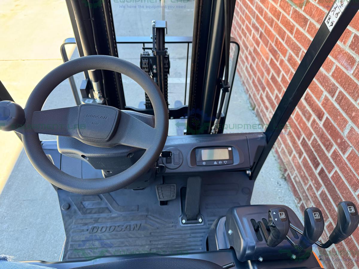 Used Doosan BC20S-7 Electric Forklift 3600 LBS Capacity, 20 Hrs, MFG 22 w/ Charger