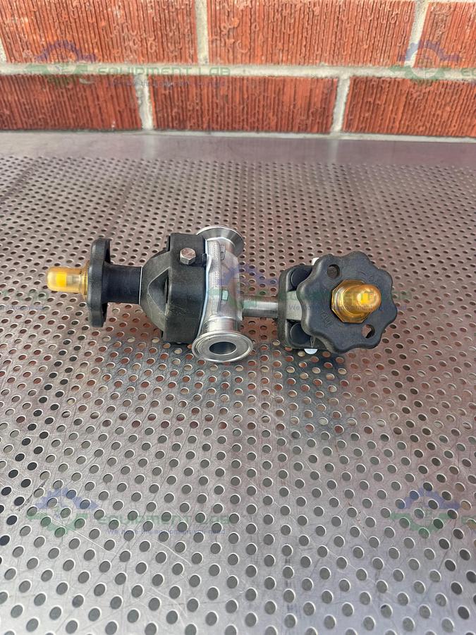 Used 2- ITT Pure Flo RA25MAX Diaphragm Valve w/ 1" to 3/4" Sanitary Fitting