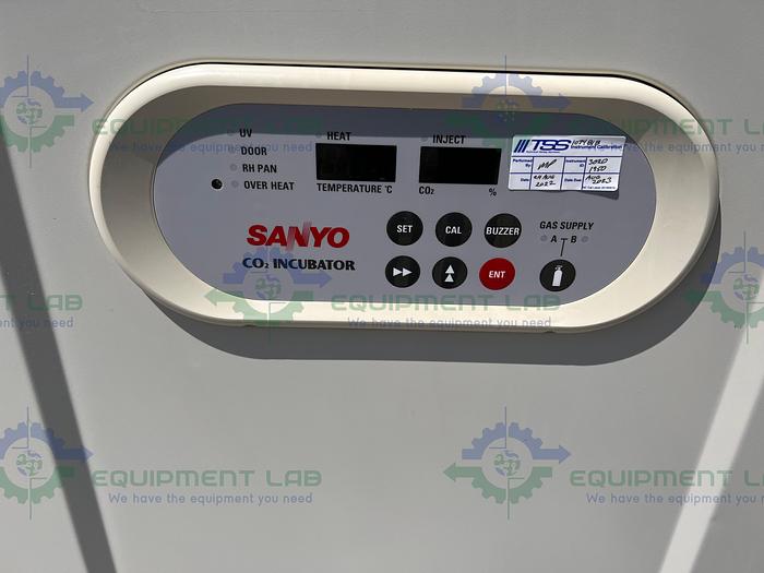 Used Sanyo  MCO-18 AIC CO2 Dual Stacked Incubator 170L, 110- 120V