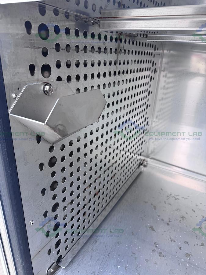 Used Thermo Scientific 3950  CO2 Incubator Temp Range  29 CuFT, 60C°, 120V