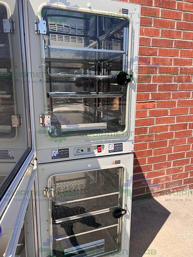 Used Sanyo  MCO-18 AIC CO2 Dual Stacked Incubator 170L, 110- 120V