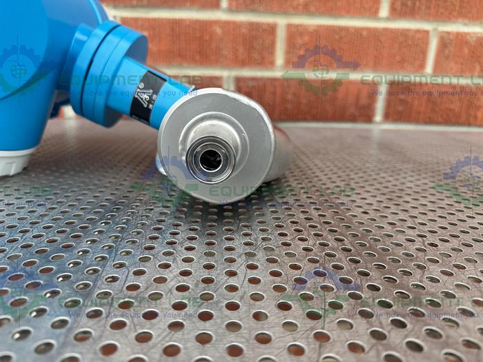 Used Endress + Hauser Promass 83 Mass Flow Meter 85-260 VAC w/ 1/2" Sanitary Fitting