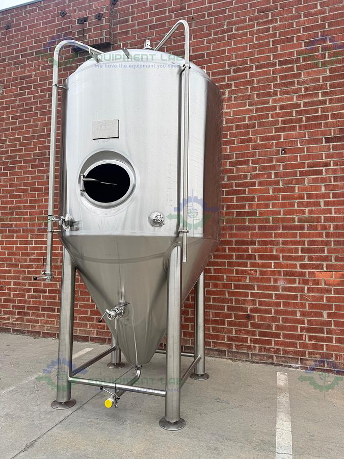Used Blackstone Ventures 4700 L/30 BBL Stainless Steel Jacketed Fermentation Tank