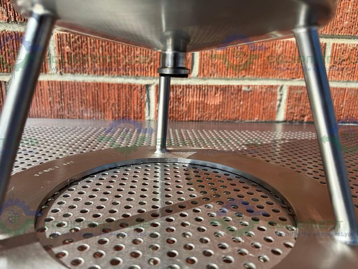 Used Aquasyn  Hastelloy C 22 Single Wall  14 Liter Tank w/ Aquasyn Valve