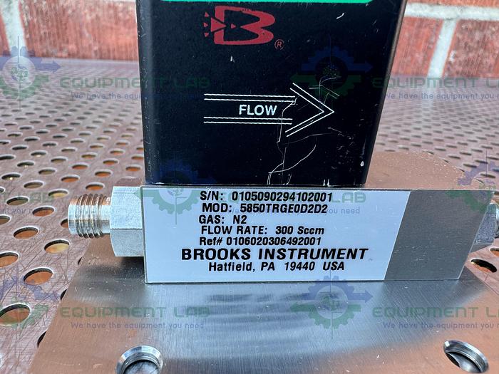 Used Brooks Instrument 5850 TR Mass Flow Meter 300 Sccm Model 5850TRGE0D2D2