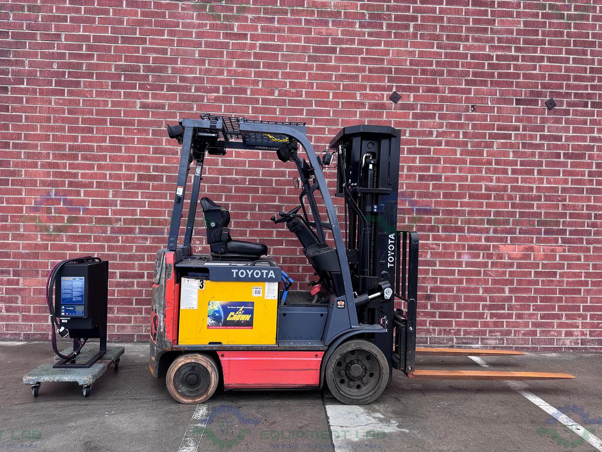 Used Toyota 8FBCU25 Electric Forklift 5000 lbs Capacity 4 Stage Mast w/ Charger