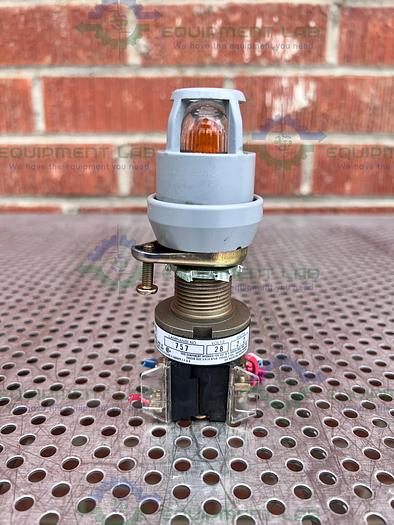 Used Allen-Bradley  800H-QPT24 Series C Illuminated Push Button Switch 24V