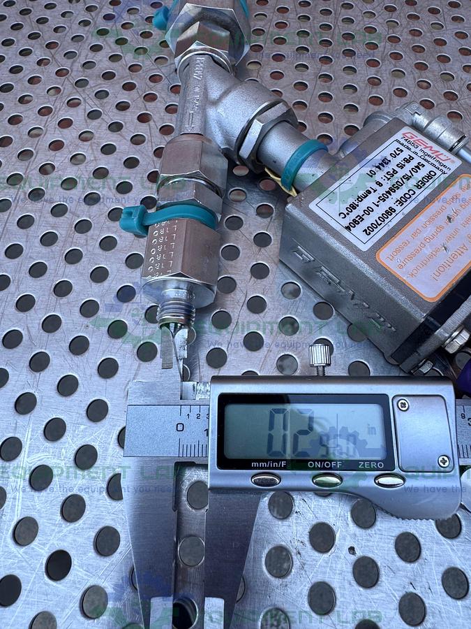 Used Gemu 540/15/D59405-1 Pneumatic Valve Actuator w/ Parker 8Z(A)-F8L-250-SS Valve