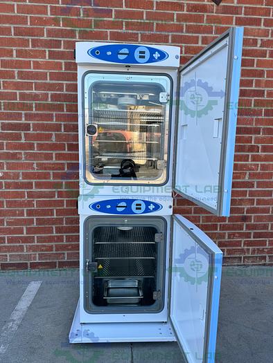 Used VWR  VWR51014992 Dual Stacked Air Jacketed CO2 Incubator 115V, 50°C, 6.5 Cu. Ft