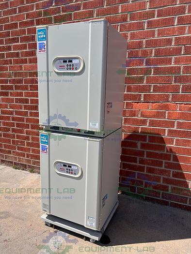 Used Sanyo  MCO-18 AIC CO2 Dual Stacked Incubator 170L, 110- 120V