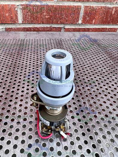 Used Allen-Bradley  800H-QPT24 Series C Illuminated Push Button Switch 24V