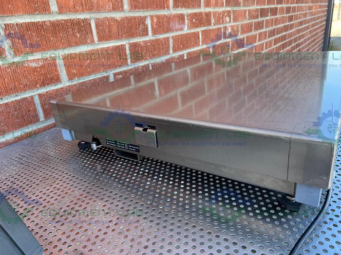 Used Mettler Toledo  KCC150S  Stainless Steel Bench Scale 300 Lb Capacity 23" x 31"