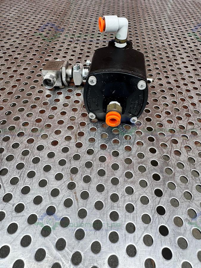Used Whitey/Swagelok 131 DA Pneumatic Double Acting Actuator 200 PSI w/ SS43GS6 Valve