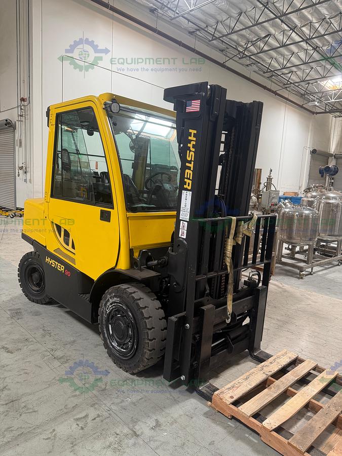 Used Hyster H90FT Forklift 9000 Lbs Capacity 3 Stage Mast w/ Heating and AC MFG 21