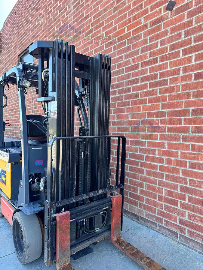 Used Toyota 8FBCU25 Electric Forklift 5000 lbs Capacity 4 Stage Mast w/ Charger