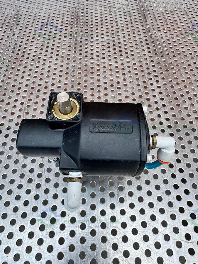 Used Whitey/Swagelok 131 DA Pneumatic Double Acting Actuator w/ SS-43YF2-125 Valve
