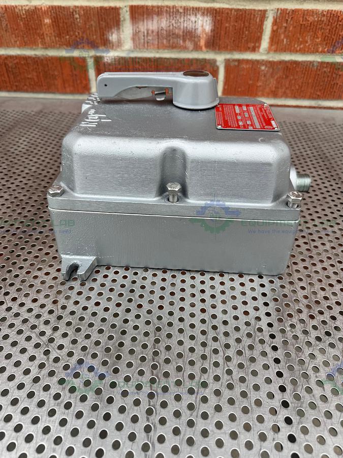 Used Killark XECE-204A3 Circuit Breaker Enclosure 240/480V w/ Cutler EHD 14K Breaker