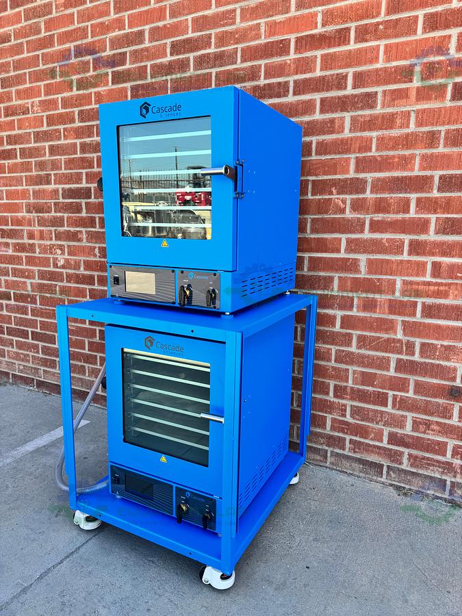 Used Cascade CVO-5 Double Up Vacuum Oven 14.4C to 150C, 4.5 Cu. Ft with Shelves