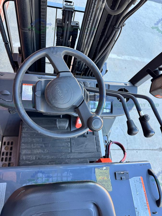 Used Toyota 8FBCU25 Electric Forklift 5000 lbs Capacity 4 Stage Mast w/ Charger