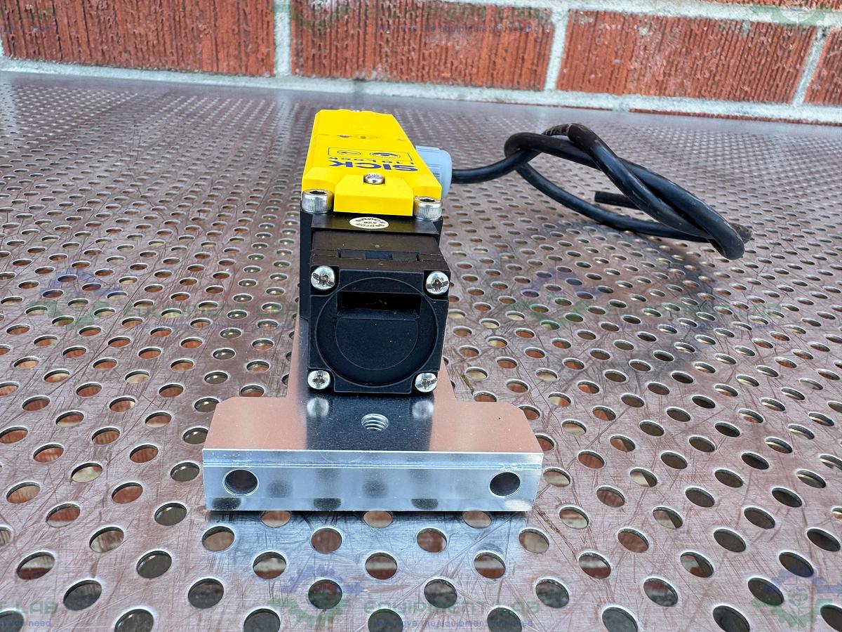 Used Sick i10-E0253 Safety Door Locking Device 250V