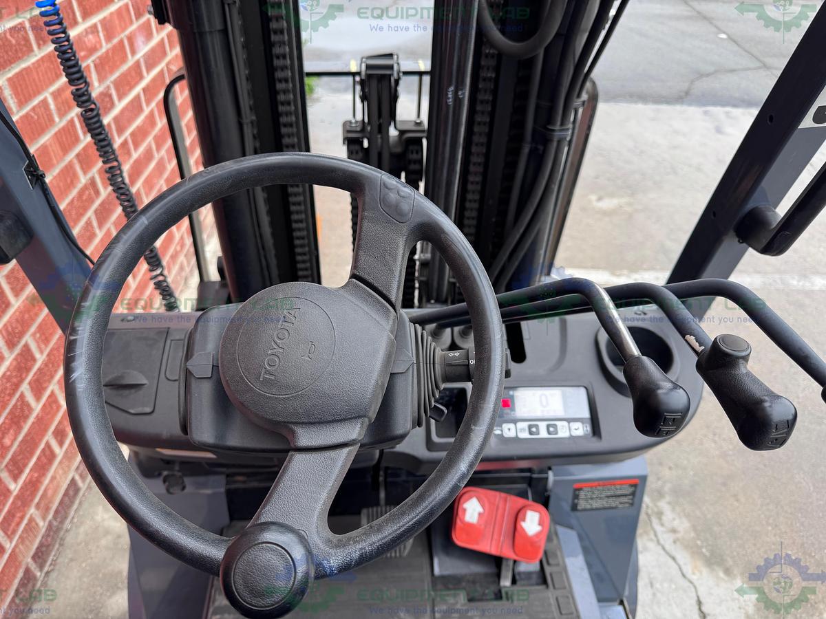 Used Toyota 8FBCU25 Electric Forklift 5000 lbs Capacity 4 Stage Mast w/ Charger