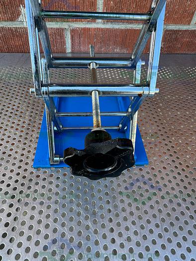 Used Unknown 8" x 8" x 12" Table-Top Lab Jack