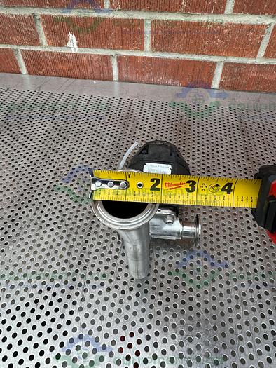 Used ITT Pure Flo Advantage 4 - Way Diaphragm Valve w/ 1.5" to 1/2" Sanitary Fitting