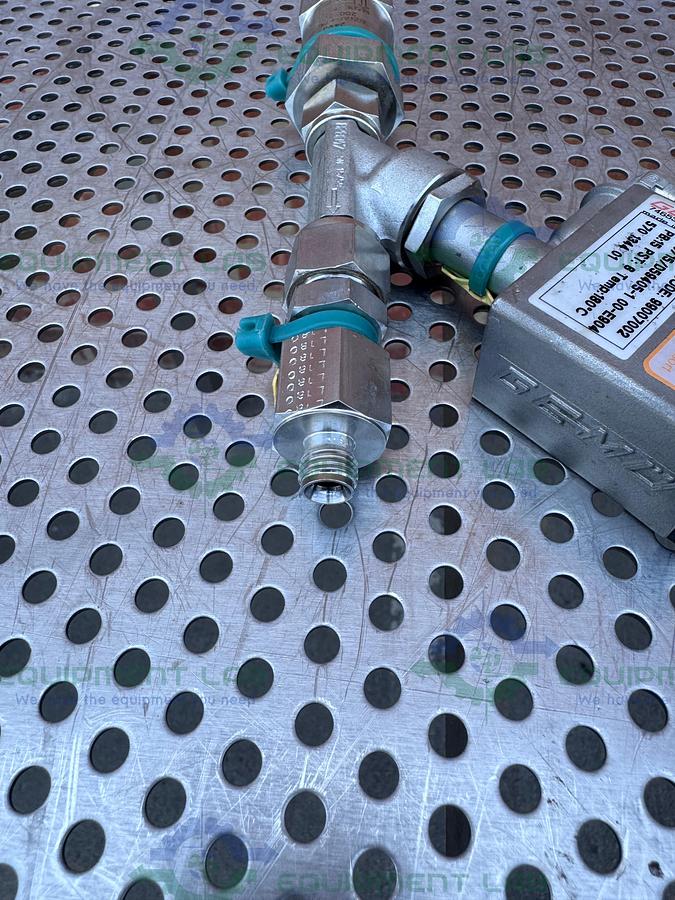 Used Gemu 540/15/D59405-1 Pneumatic Valve Actuator w/ Parker 8Z(A)-F8L-250-SS Valve